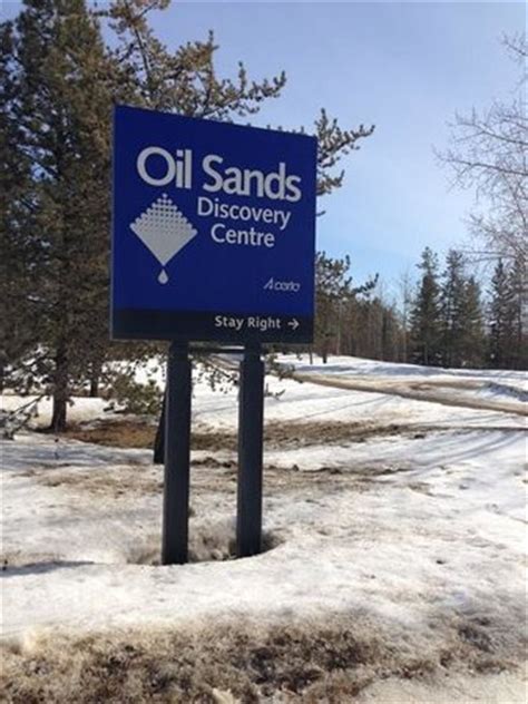 hotels near oil sands discovery center
